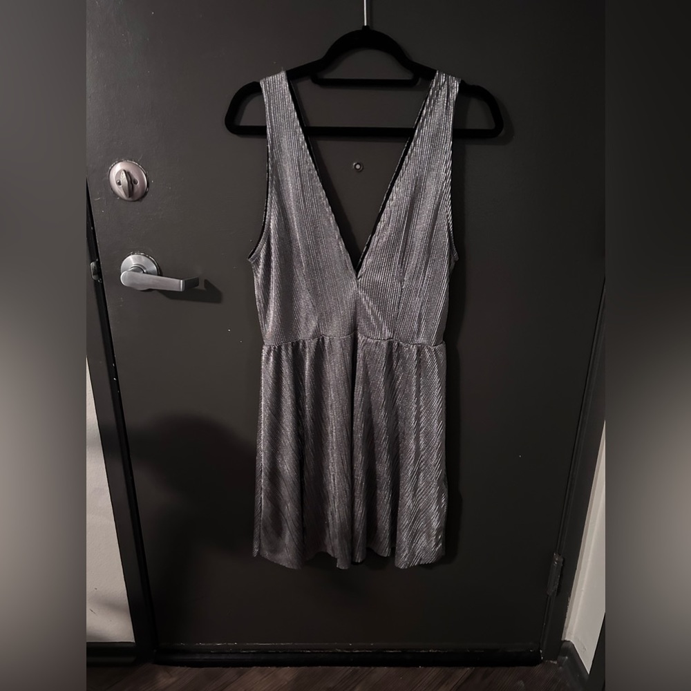 Womens Divided Fit & Flare Mini Metallic Silver Plunging V Crinkle New Years 12